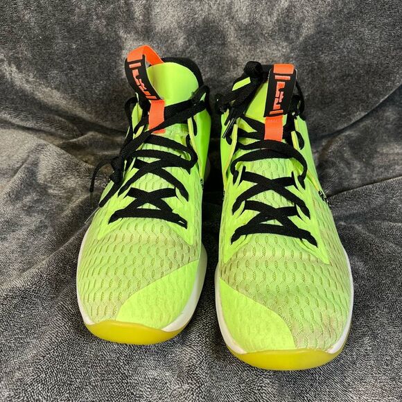 Nike LEBRON Witness V 5 GRINCH Men's Lime Glow Volt  sz 12 - Picture 3 of 8